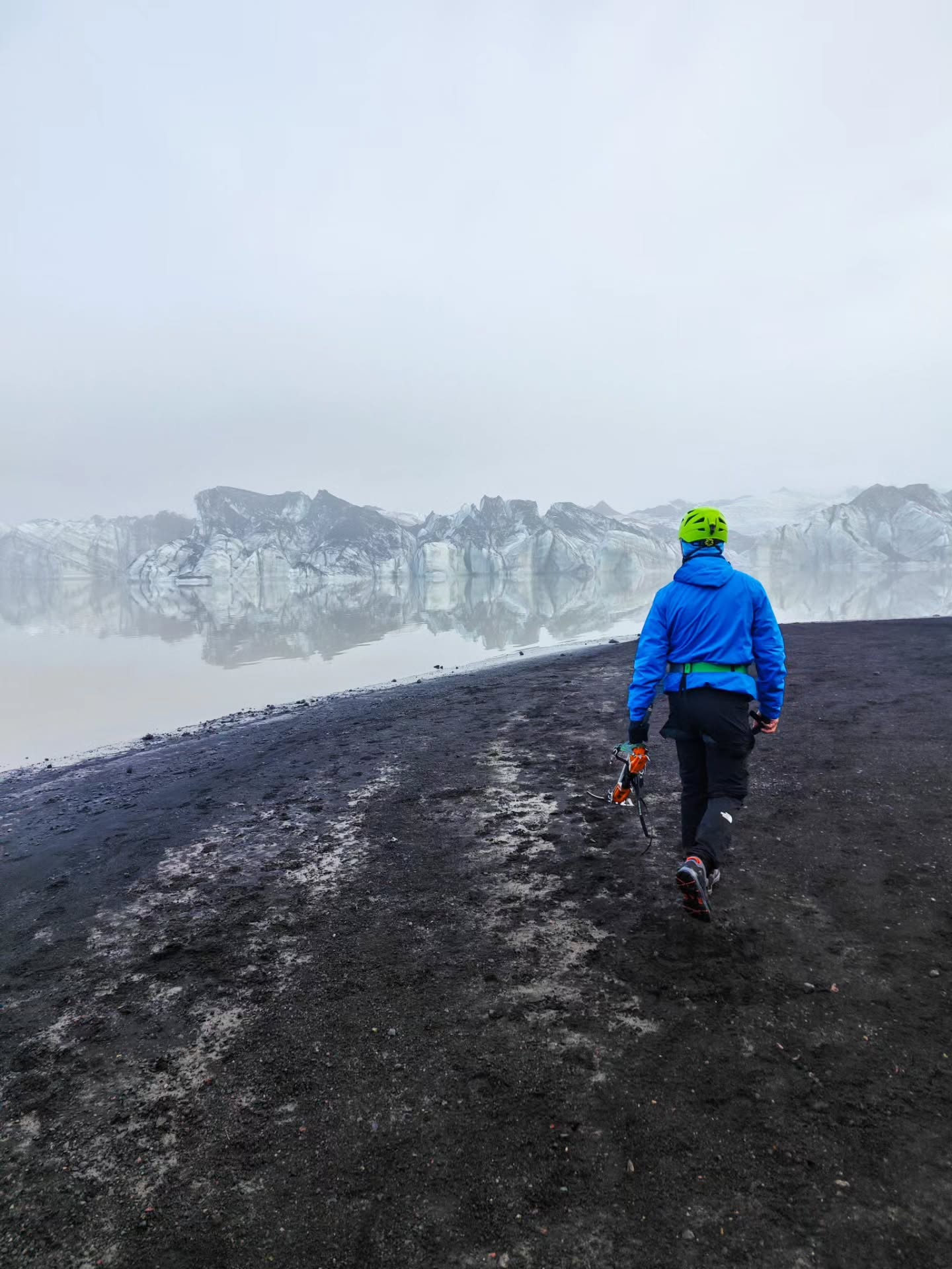 Foto de un visitante en la excursión a Glaciar Sólheimajökull