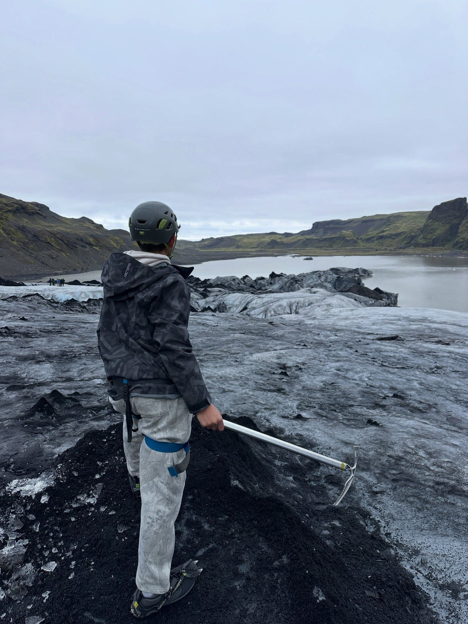 Foto de un visitante en la excursión a Glaciar Sólheimajökull